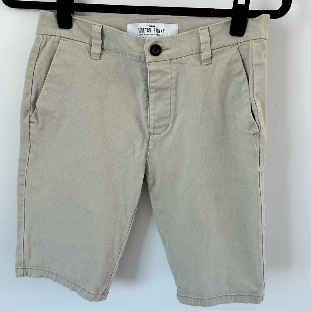 Topman stretch skinny chino short in khaki. Size 28.